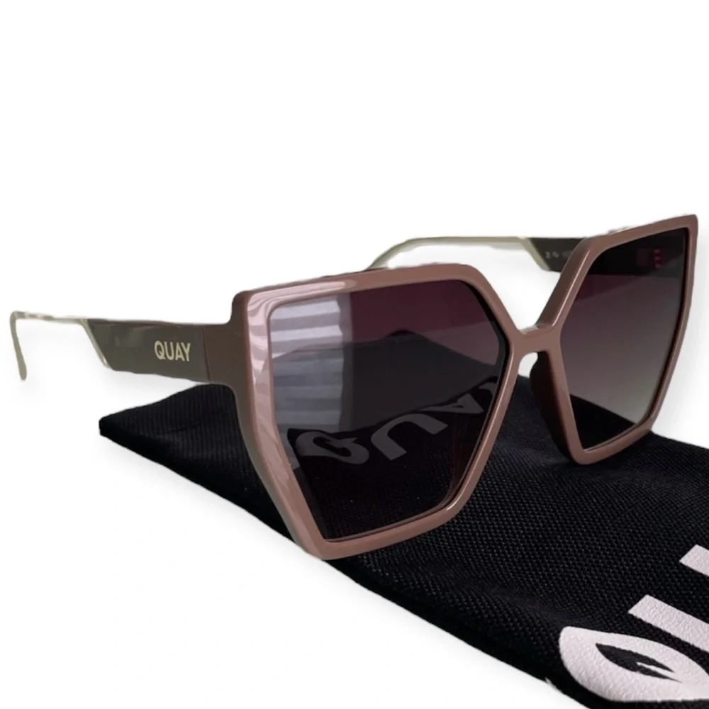 QUAY Hotel Lobby Sunglasses Doe Frame Brown Gradient Lens Oversized NWT